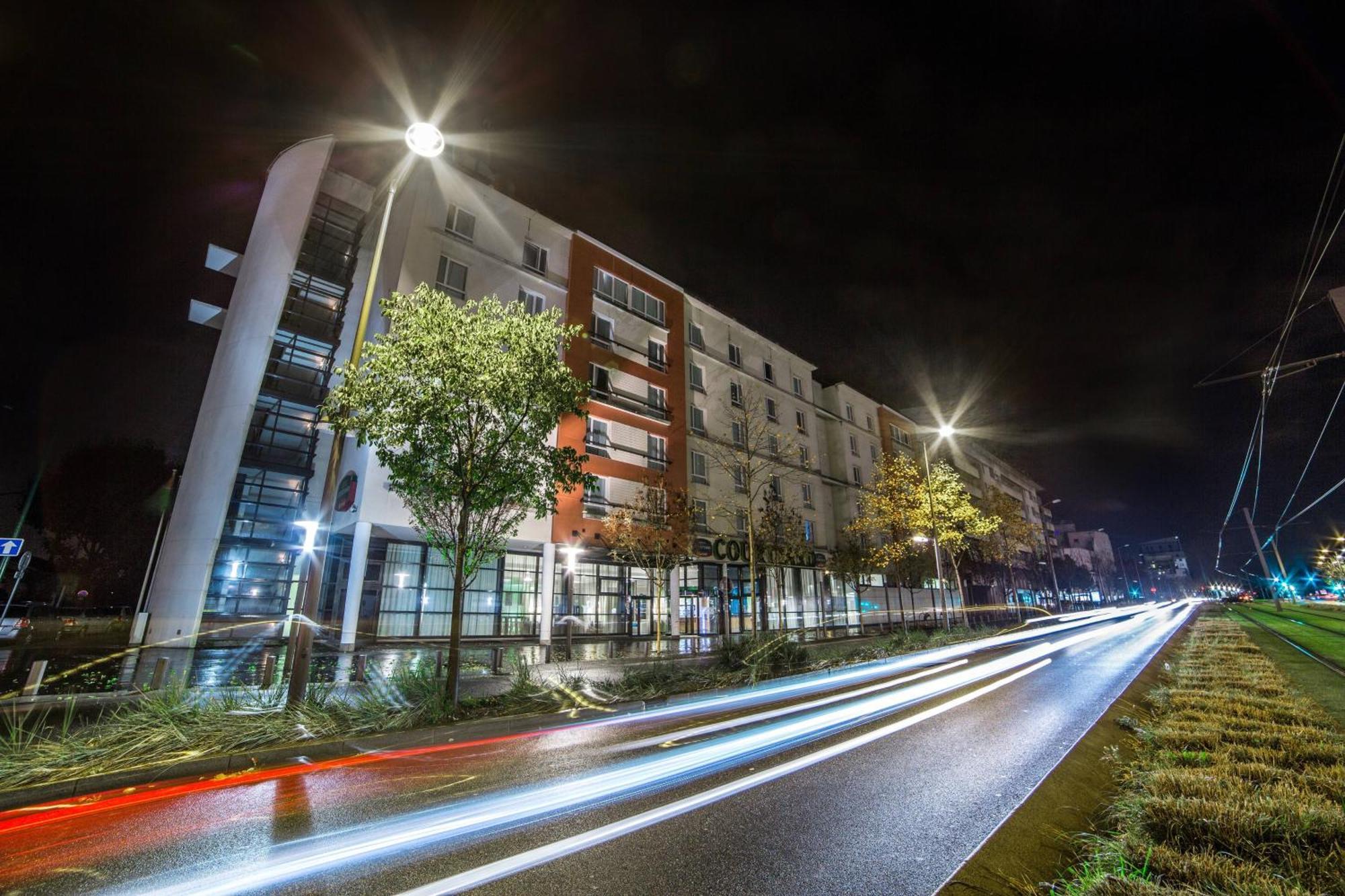 Отель Courtyard By Marriott Paris La Defense West - Colombes Коломб Экстерьер фото