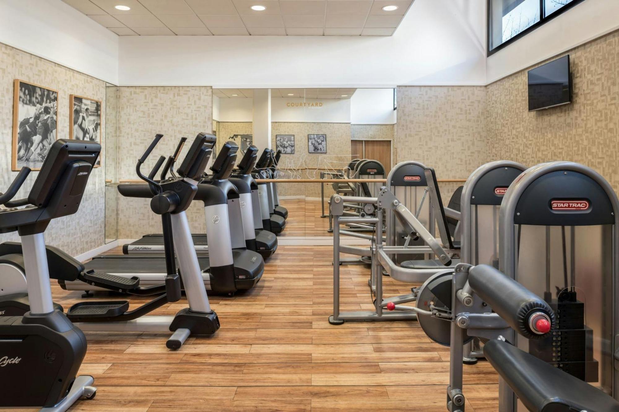 Отель Courtyard By Marriott Paris La Defense West - Colombes Коломб Экстерьер фото