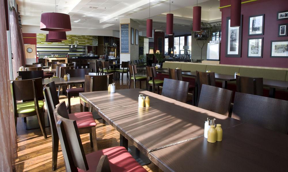 Отель Courtyard By Marriott Paris La Defense West - Colombes Коломб Экстерьер фото